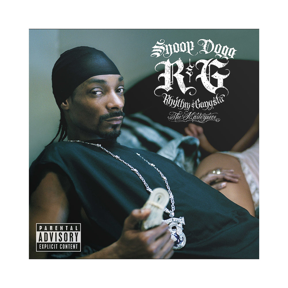 Fronte della copertina di R&G (Rhythm & Gangsta): The Masterpiece che vede in primo piano il rapper americano Snoop Dogg
