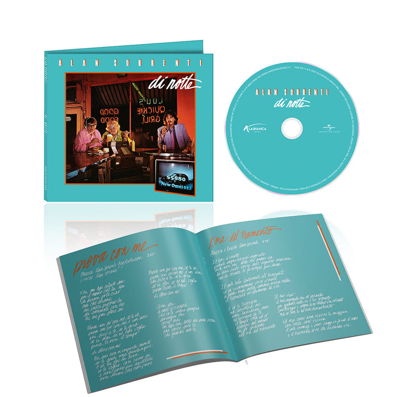 cd digipack custodia con immagine di copertina dell'album musicale di notte di alan sorrenti mock up render del prodotto con booklet con i testi delle canzoni e CD azzurro in vista