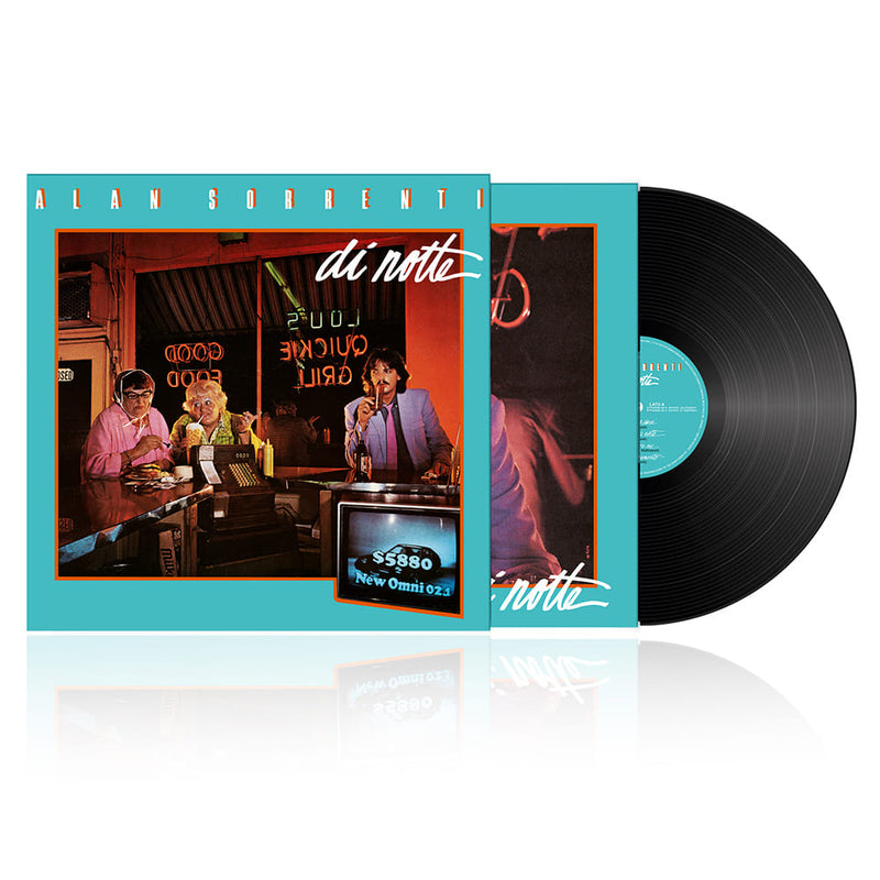 mock up vinile di alan sorrenti titolo di notte album musicale 1980 foto di copertina che rappresenta a pieno gli anni 80 nei colori e nei font. LP 33 giri in vinile nero sfondo bianco