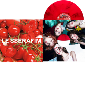 vinile colorato rosso delle sserafim, kpop girl band con copertina con pomodori rossi e busta interna personalizzata con foto delle cantanti scattata da sotto e LP in vinile rosso con effetto marmorizzato
