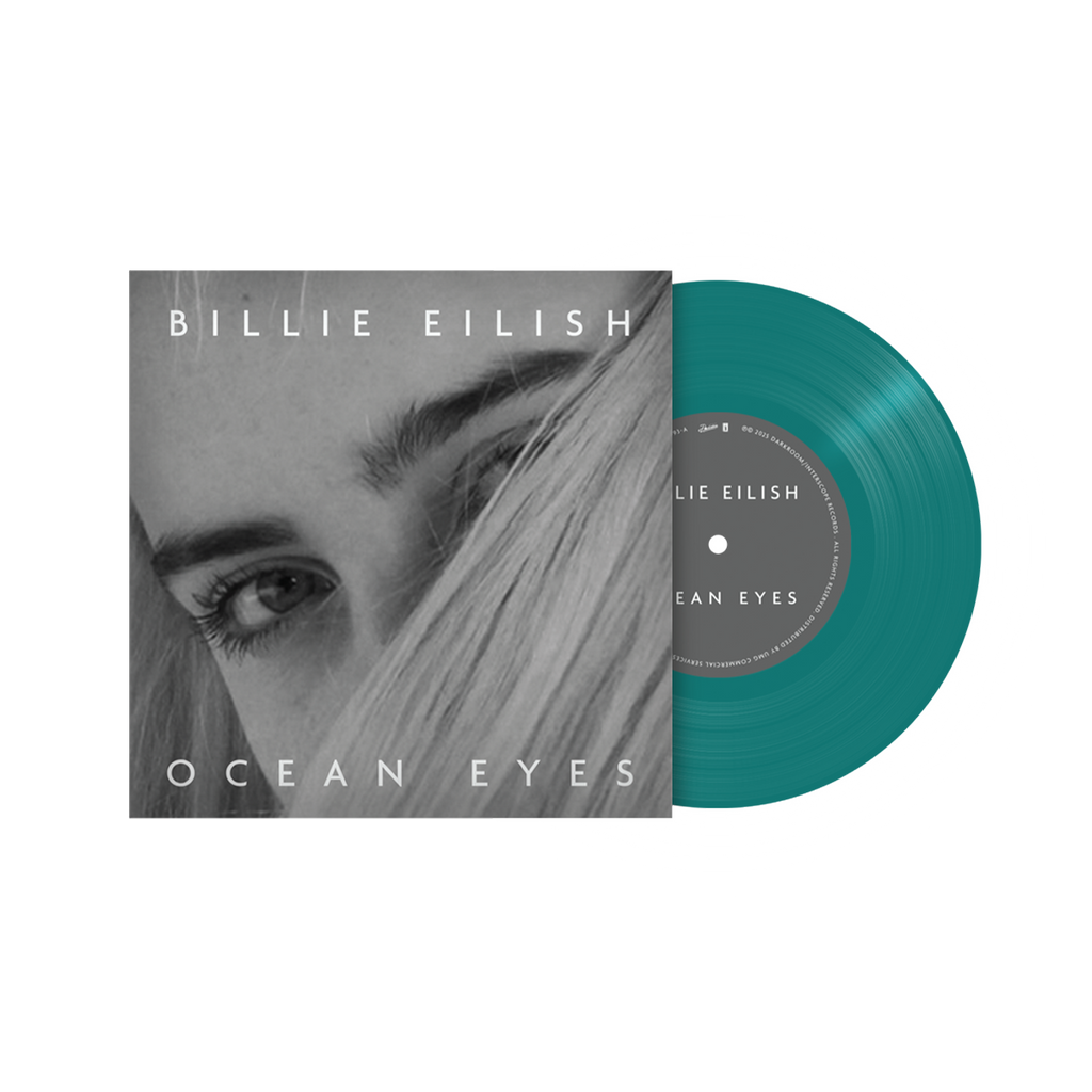 vinile musica canzone 45 giri 7 pollici colorato turchese trasparente con incisione sui lati del primo singolo di billie eilish, mock up con copertina di foto in primo piano in bianco e nero degli occhi di billie quando era piccola e piccolo vinile che si vede sulla destra