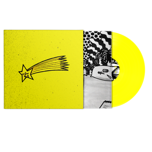 stellar boy vinile giallo singolo LP in vista con copertina gialla con disegno di una stella cometa, buste interne personalizzate con disegni in bianco e nero