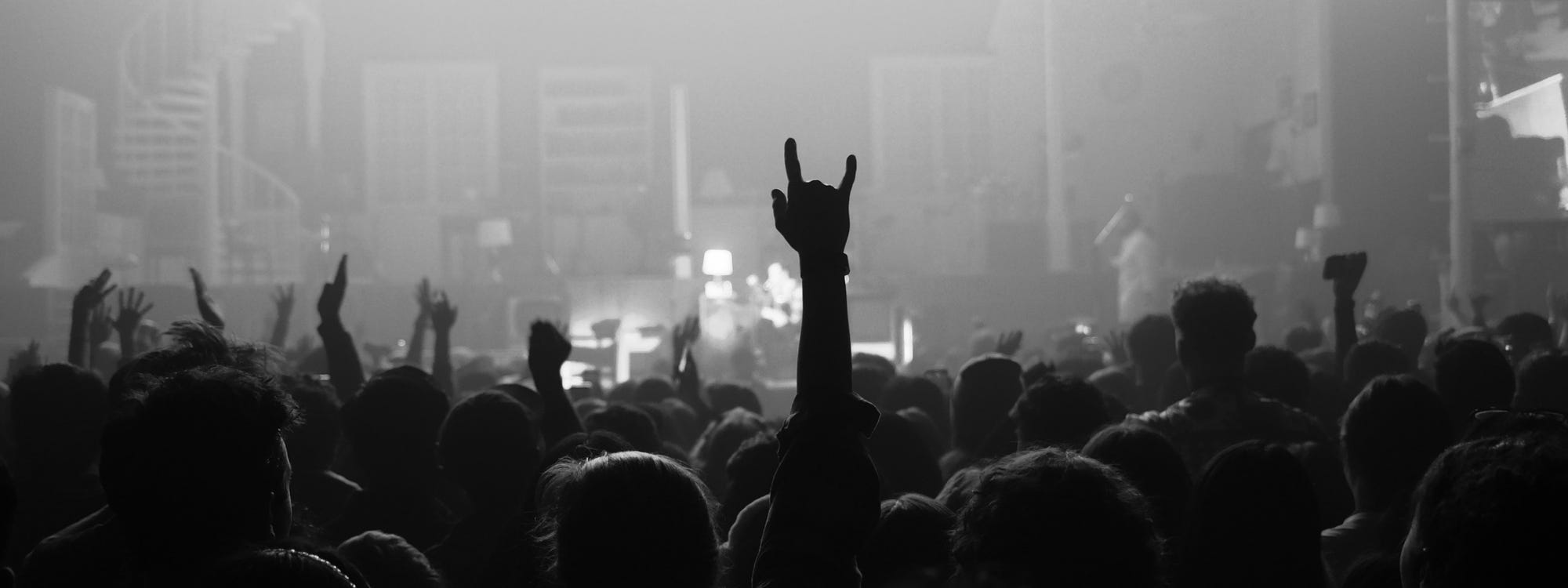 ROCK'N'ROLL NEVER DIES